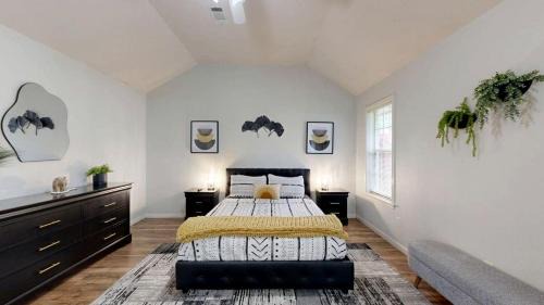 Glenhaven House | Peaceful Family-Friendly Retreat with Large Backyard Near Texas A&M in Dr. College Station, Texas