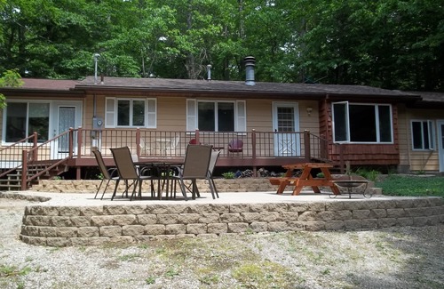 Shelby Cottage | Peaceful Family Retreat with Breathtaking Lake Michigan Beach