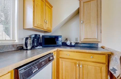 Manchester Center Apartment | Peaceful farm stay with mountain views, sunny patio, & firepit - near skiing