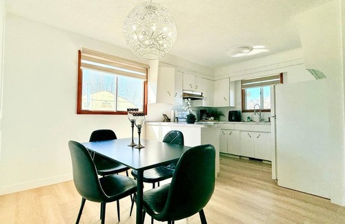 Northeast Edmonton Other | Peaceful Farmhouse Retreat | Long Stays | Wifi