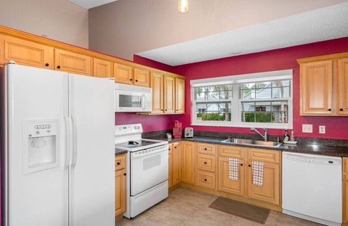 Greater Northdale House | Peaceful Geataway! Amazing location near all