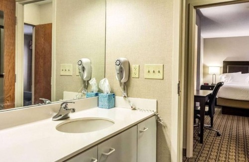 Cranberry Township Hotel | Peaceful Getaway Room w/Complimentary Breakfast - Local Highlights