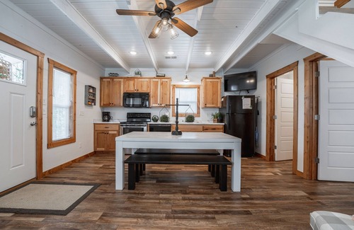 Edgemont Cottage | Peaceful Greers Ferry Getaway Cottage w/Fire Pit