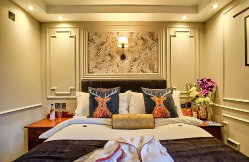 Tyndrum Hotel | Peaceful Highland Escape with Garden Views and Mountain Backdrop