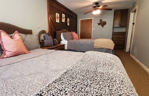 Boerne Cabin | Peaceful Hill Country Cabin surrounded by nature