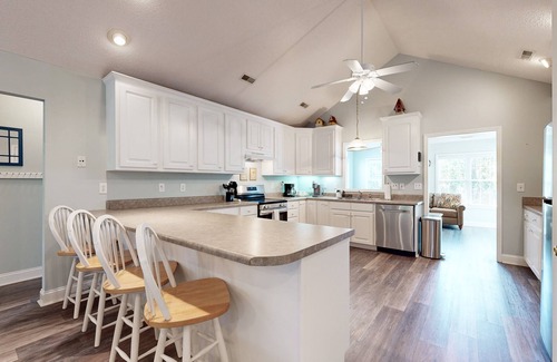 Edisto Island House | Peaceful home close to the beach with large yard, porch, W/D, & AC