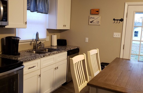 Cookeville House | Peaceful Home On A Hill In Cookeville, Tennessee