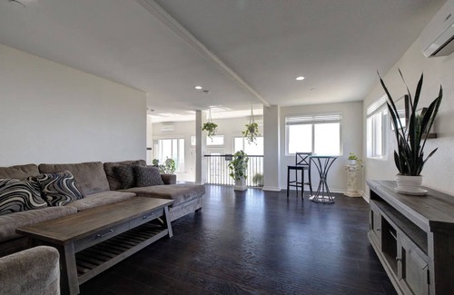 Hemet House | Peaceful home with 360 degree lake, mountain, and city views