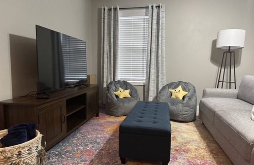 Winston House | Peaceful House - 4 BR, Large Patio