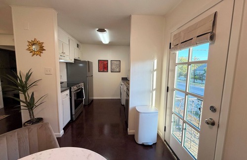 Hyde Park Condo | Peaceful Hyde Park Condo Near UT with Free Parking, Fast WiFi, King Bed