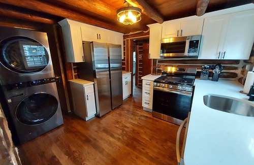 West Milford Cabin | Peaceful Lake Front Log Cabin- Sleeps 7 in 3 rooms