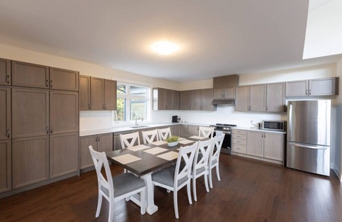 Dwight House | Peaceful Lake of Bays Cottage Getaway