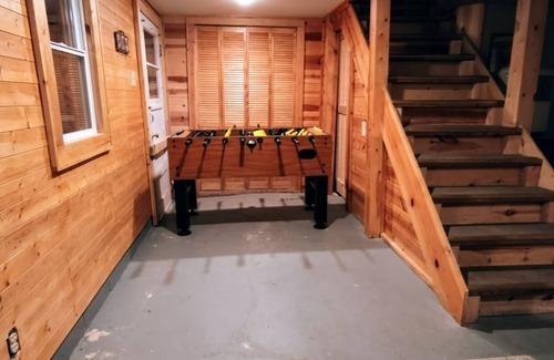 South Haven Cabin | Peaceful Lakeside Cabin with Beautiful Views! Fish, boat, kayak, swim!