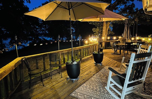 Wagoner House | Peaceful lakeside cabin minutes from a swimming beach and boat rental marina