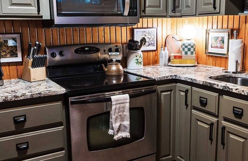 Huntcliff Cabin | Peaceful Lakeview Cabin
