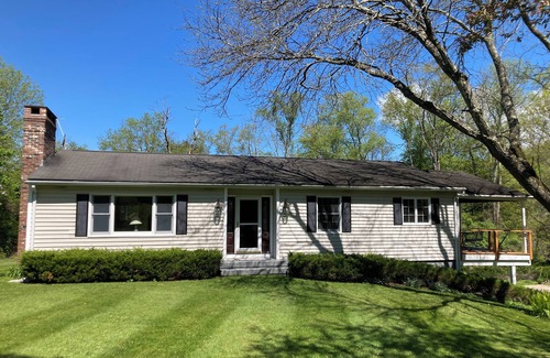 Lakeville House | Peaceful Lakeville Retreat Located Within Minutes to Local Schools & Summer Fun