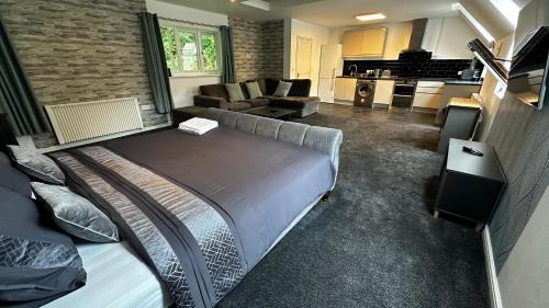 Colchester Apartment | Peaceful LARGE Studio Flat Colchester