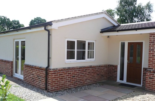 Foxhall House | Peaceful location. Private parking. Central to Ipswich, Woodbridge & Felixstowe
