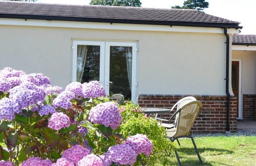 Foxhall House | Peaceful location. Private parking. Central to Ipswich, Woodbridge & Felixstowe