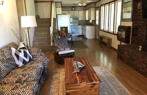 Scottsboro House | Peaceful Lodge, private drive, 2 boat garage, near launch on Lake Guntersville