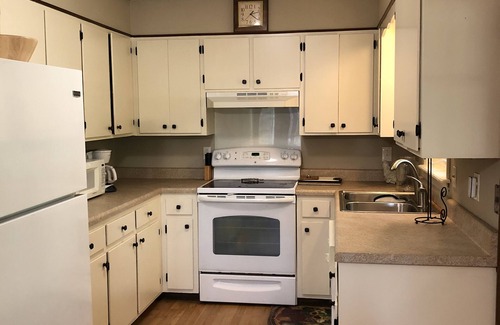 Scottsboro House | Peaceful Lodge, private drive, 2 boat garage, near launch on Lake Guntersville