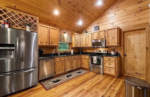 Blue Ridge Cabin | Peaceful Mountain Escape with Hot Tub, Fire Pit, Year-Round Views, Stream sounds