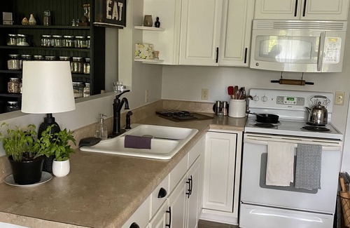 Franklin House | Peaceful mountain views, just a short distance to major WNC attractions.