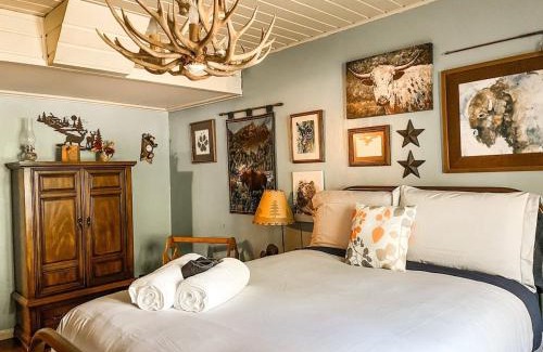 Cascade-Chipita Park House | Peaceful Mountainside Cabin Retreat