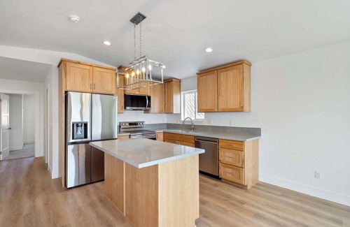 Oceanside House | "Peaceful Oceanside Escape – 3BR Home w/View Deck, Fast WiFi & Full Kitchen"