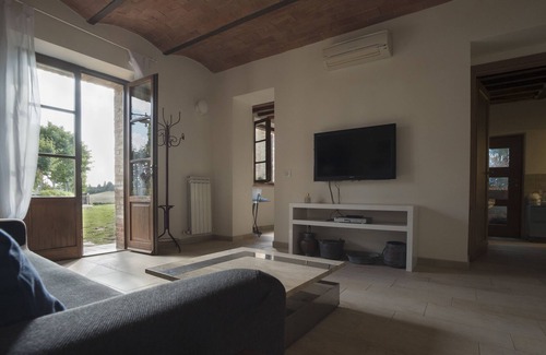 Siena House | Peaceful Panoramic Paradise 5 min to Siena's Centre-1 of 3 Apartments - Sleeps 4