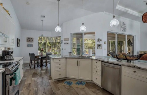 Naples Villa | Peaceful Paradise Villa located minutes to fifth Avenue Shoppes and beaches