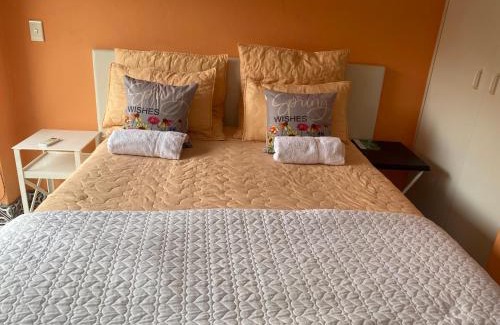 Hartbeespoort Villa | Peaceful picturesque Pecanwood