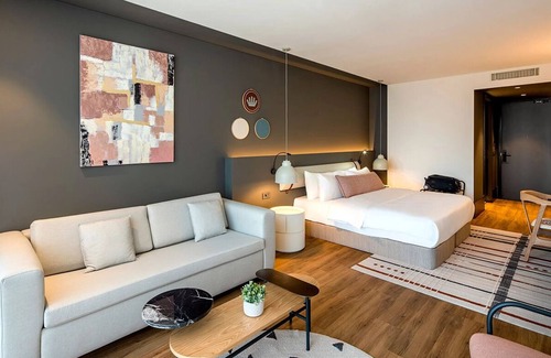 Oisterwijk Hotel | Peaceful Place Near Walking Trails — Easy Access to Nature and Free Parking