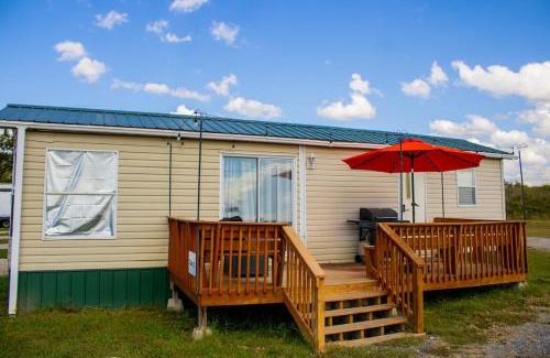 Archie Villa | Peaceful Pondside Stay