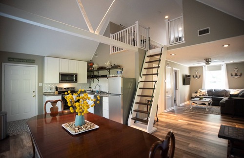 Gulfport Cabin | Peaceful Private Waterfront Cabin