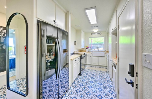 Woodlake House | Peaceful Ranch Home w/Sierra Nevada Views