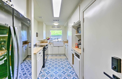 Woodlake House | Peaceful Ranch Home w/Sierra Nevada Views