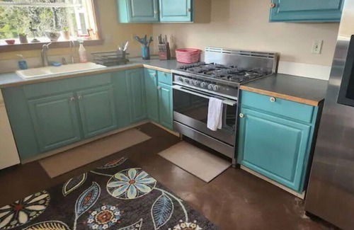 Gualala House | Peaceful Redwood Hollow is large, clean and pet friendly and with room to roam!n