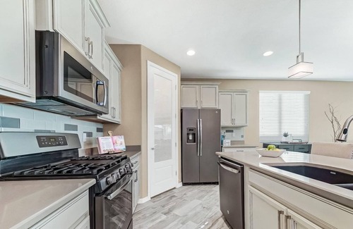 Queen Creek House | Peaceful Residential 3 Bed 3 bath Home with Pool