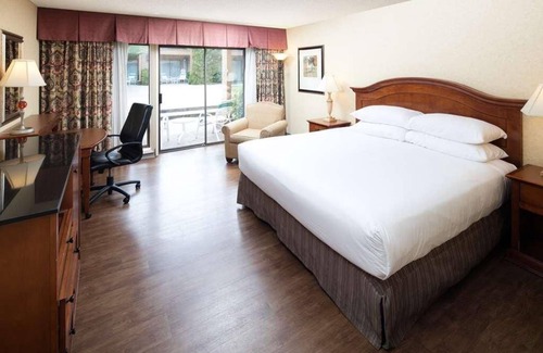 Redding Resort | Peaceful Retreat! Comfortable Unit Close to Turtle Bay Exploration Park! Pool!