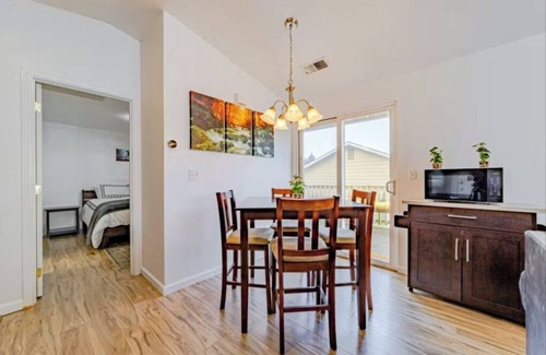 Bayview House | Peaceful retreat near the redwoods, ocean, and golf course!