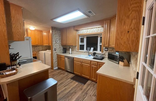 Shady Cove House | Peaceful Retreat on the Rogue River