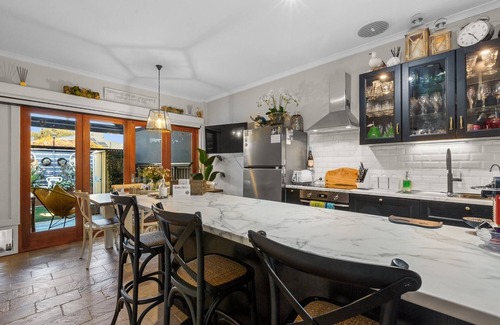 Semaphore Apartment | Peaceful Retreat Steps from Semaphore Beach