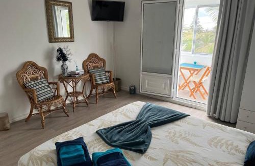 Caloura House | Peaceful Retreat with Jacuzzi in Lagoa