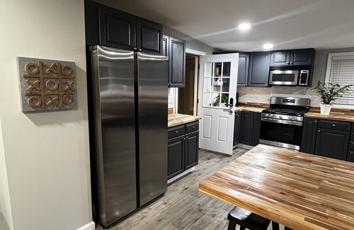 Mount Marion House | Peaceful Riverfront Cottage with Private Hot tub