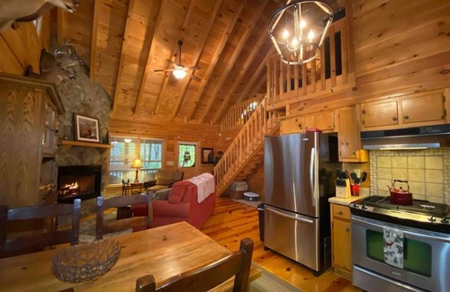 Cherry Log Cabin | Peaceful Seclusion - Minutes to Blue Ridge