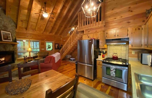 Cherry Log Cabin | Peaceful Seclusion - Minutes to Blue Ridge
