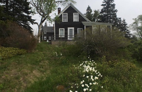 Swans Island House | Peaceful Shoreline House