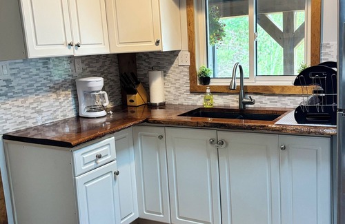 Faraday Cottage | Peaceful Siddon Lake Getaway near Bancroft!