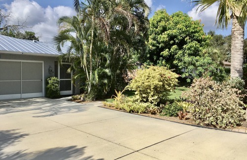 Venice Gardens House | Peaceful South Venice Home in Tropical Garden Setting.